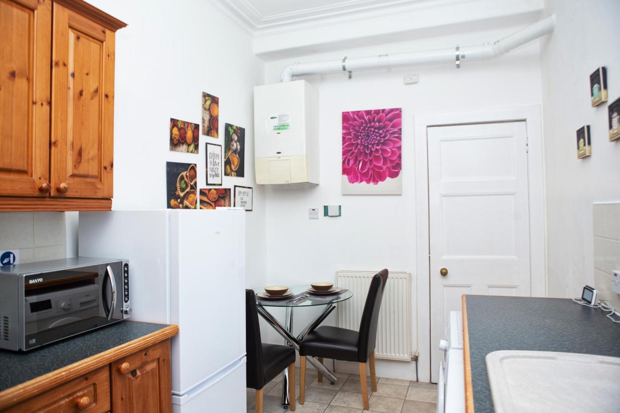 The Summit West End- Elegant Apartment With Free Parking In Prime Location Aberdeen Esterno foto